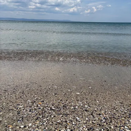 Desis Seaside Hideaway Апартамент *